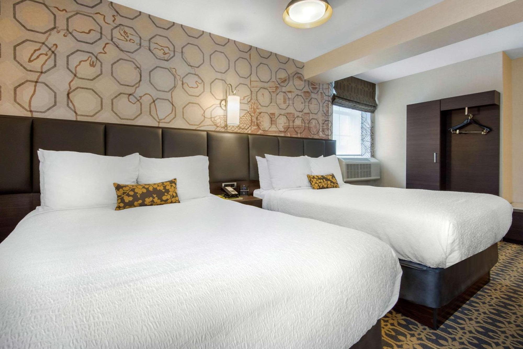 The Champlain Waterfront Hotel Ascend Hotel Collection Orillia Exterior photo