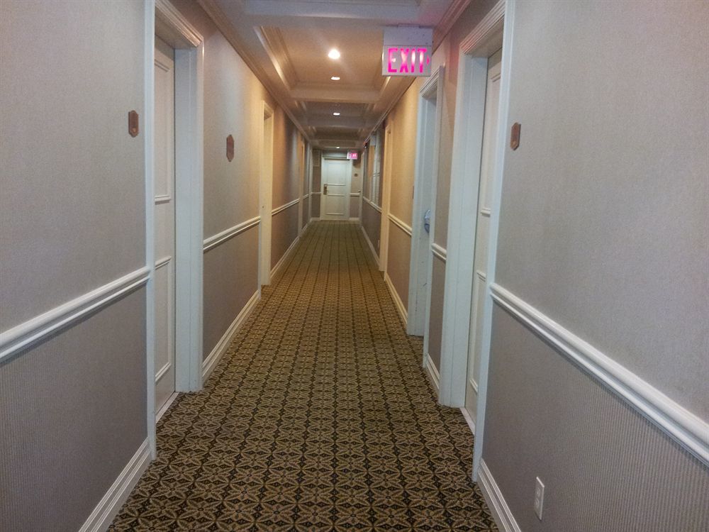 The Champlain Waterfront Hotel Ascend Hotel Collection Orillia Exterior photo