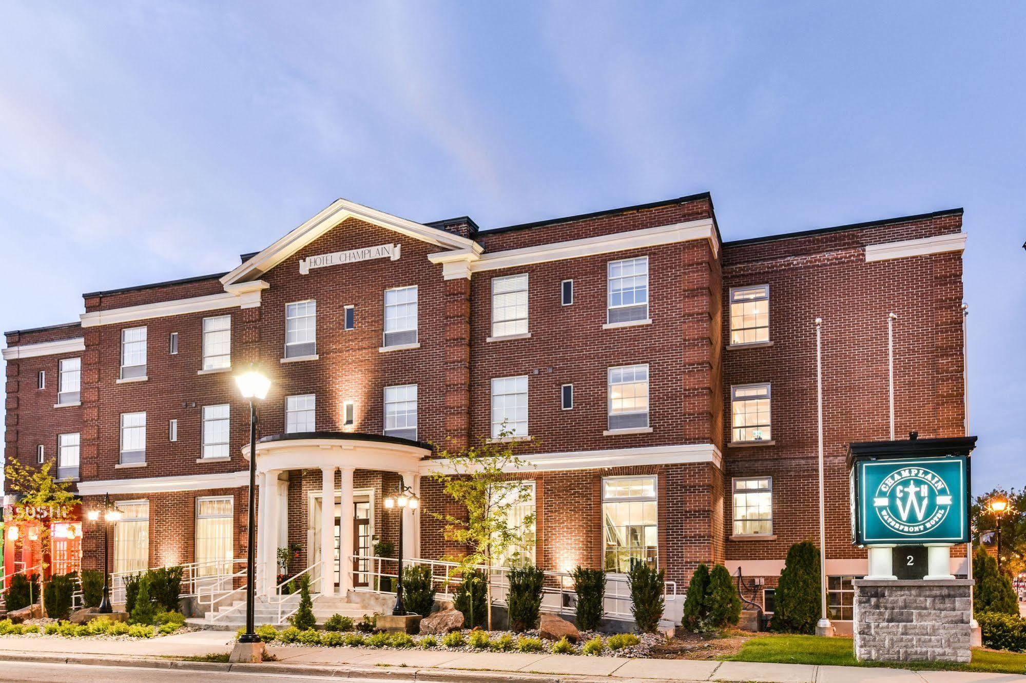 The Champlain Waterfront Hotel Ascend Hotel Collection Orillia Exterior photo