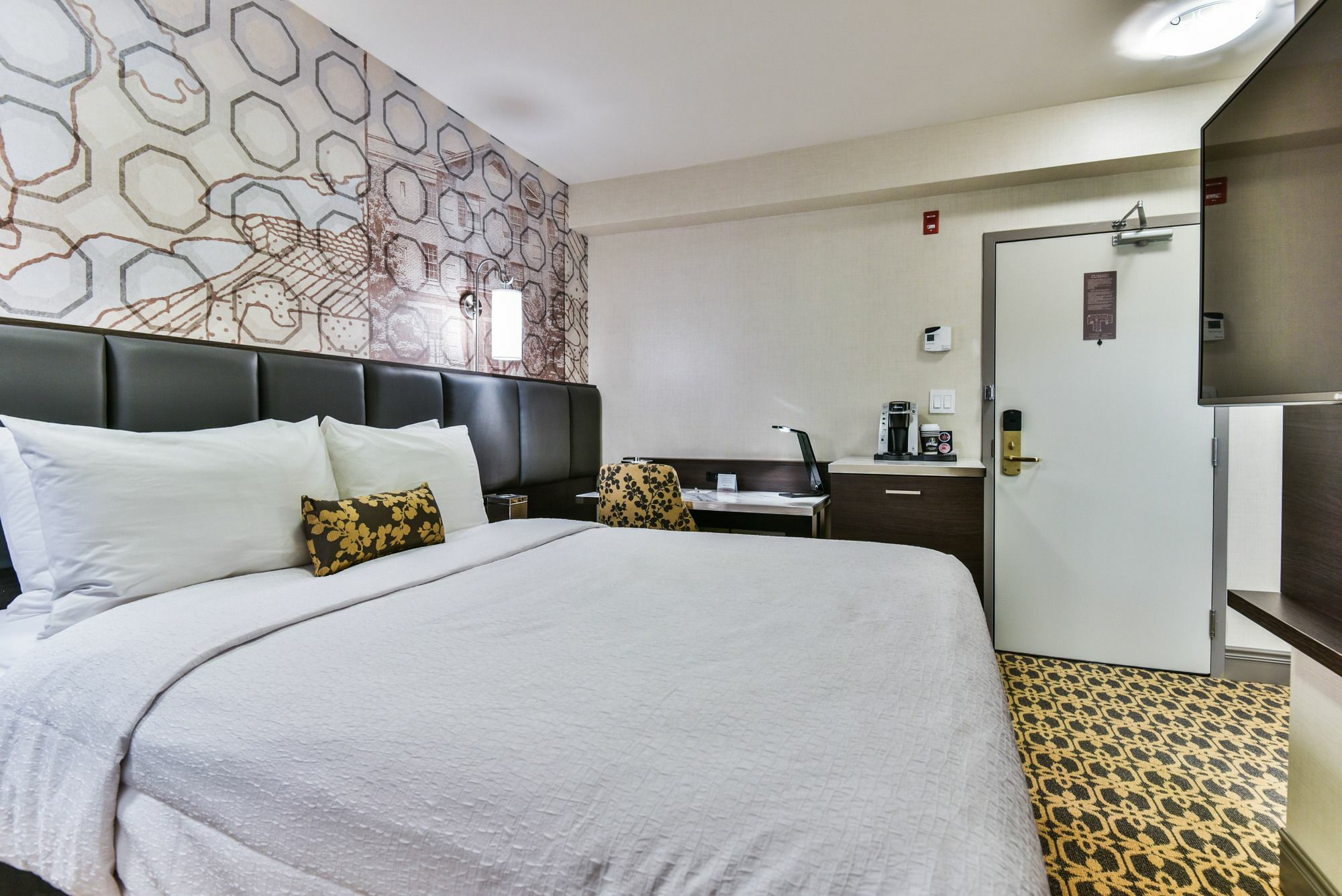 The Champlain Waterfront Hotel Ascend Hotel Collection Orillia Exterior photo